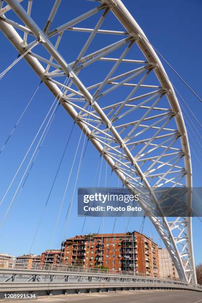 the modern arched structure of the settimia spizzichino road bridge in the ostiense district in southern rome - gas container stock pictures, royalty-free photos & images