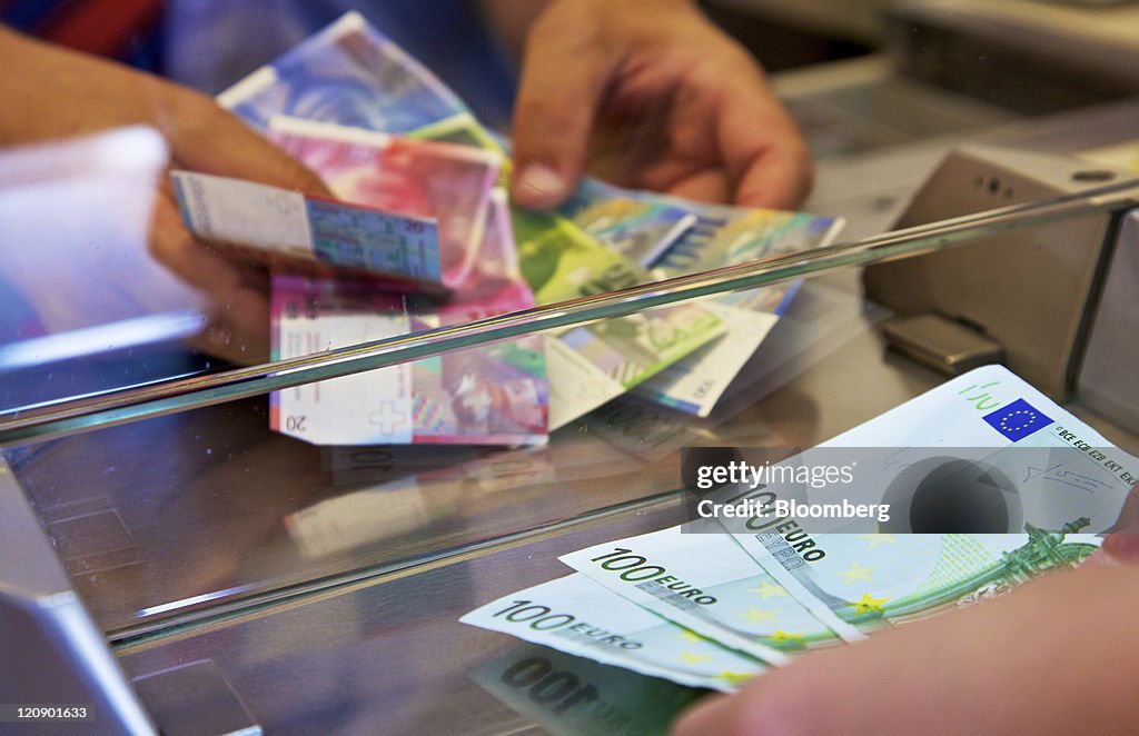 Swiss Currency Weakens After Record-Breaking Rally
