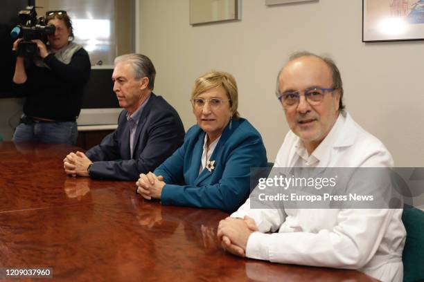 The Territorial Director of Health, Edelmiro Sebastian; the counsellor of Health, Ana Barcelo and hospital manager Miguel Rovira pose during their...