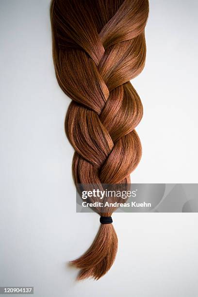 still life of red haired braid on white background - alongamento de cabelo - fotografias e filmes do acervo