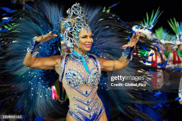 ブラジルのサンバをまぶしく見る - carnival parade in sao paulo ストックフォトと画像