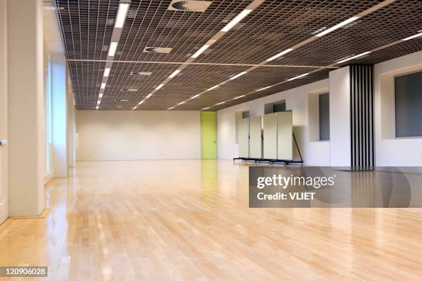 empty dance studio - dance studio stock pictures, royalty-free photos & images