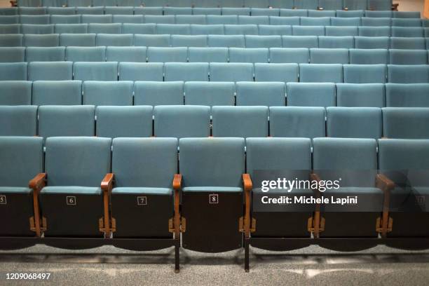 empty cinema - comedy club stock pictures, royalty-free photos & images