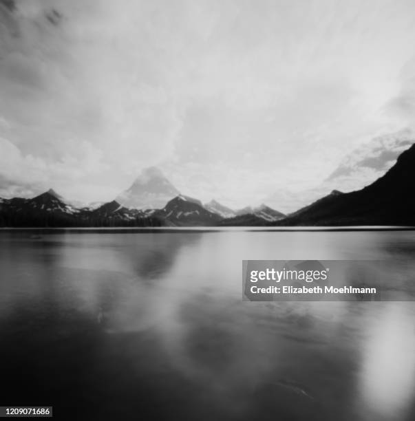 glacier national park - lago two medicine montana - fotografias e filmes do acervo