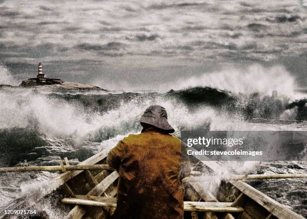 il vecchio e il mare - mare tempesta foto e immagini stock