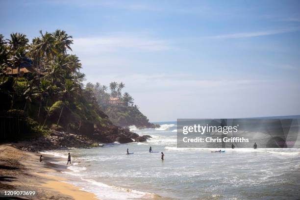 varkala, kerala, southern india - kerala surf stockfoto's en -beelden