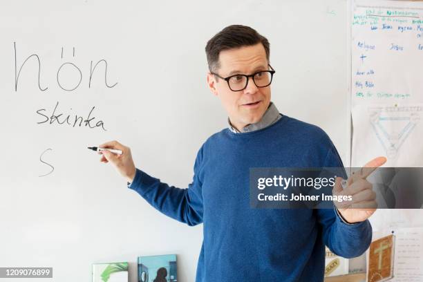 teacher in classroom - teacher pointing finger stock pictures, royalty-free photos & images
