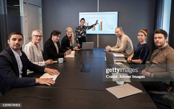people during business meeting - meeting room stock-fotos und bilder
