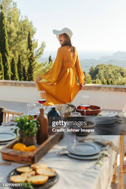 happy woman looking away - blond women happy eating stockfoto's en -beelden