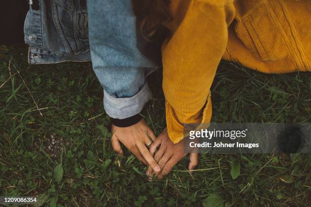 couple holding hands - gay love ストックフォトと画像