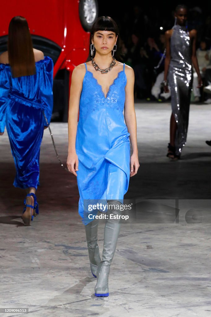 Off-White : Runway - Paris Fashion Week Womenswear Fall/Winter 2020/2021