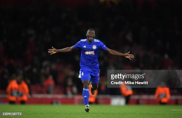 Mohamed Camara of Olympiacos FC celebrates victory after the UEFA Europa League round of 32 second leg match between Arsenal FC and Olympiacos FC at...