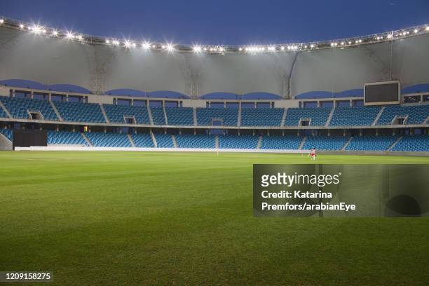 illuminated cricket stadium. - cricket ground stock-fotos und bilder