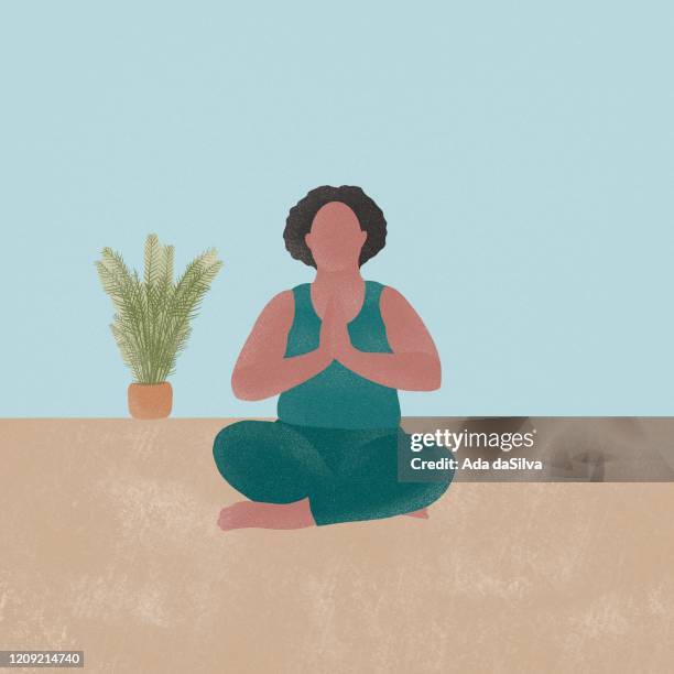 eine junge plus-size-frau, die yoga macht - mat stock-grafiken, -clipart, -cartoons und -symbole