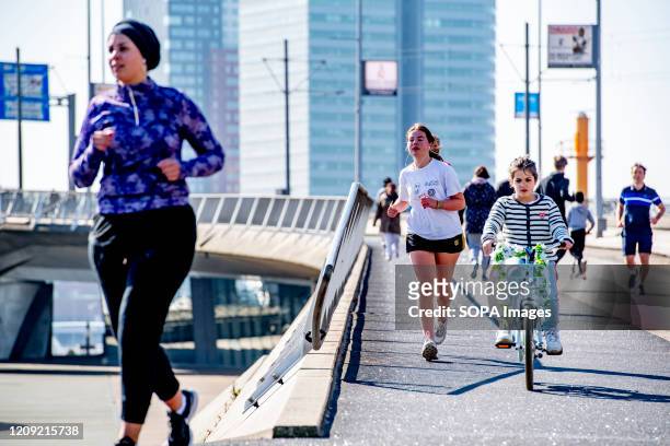 People jogging on the Rotterdam Marathon course during the corona virus crisis. The Rotterdam Marathon is always carried out on the 5th of April but...