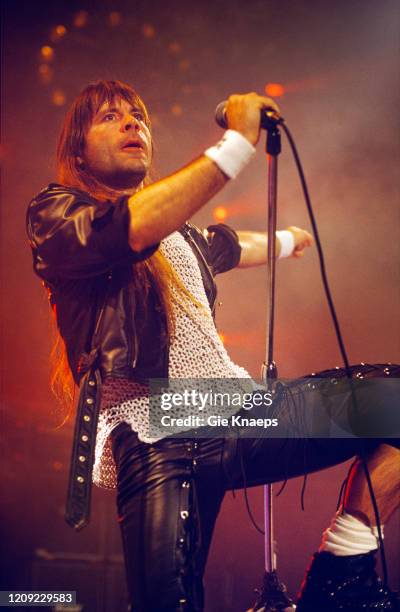 Iron Maiden, Bruce Dickinson, Vorst Nationaal, Brussel, Belgium, 17 August 1992.