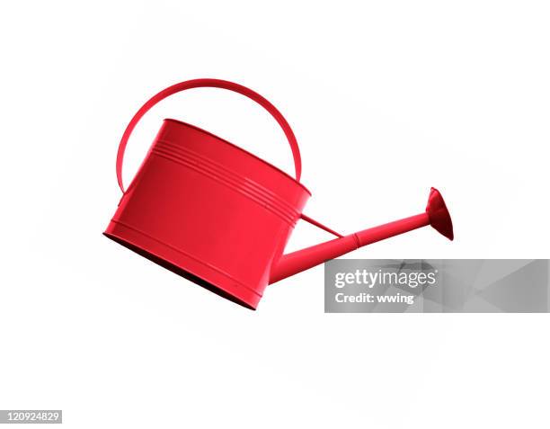 red gießen can- schräge wie eingießen auf weiß - giesskanne stock-fotos und bilder