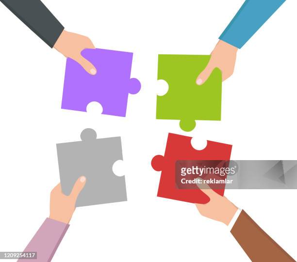 ilustraciones, imágenes clip art, dibujos animados e iconos de stock de trabajando juntos puzzle hands, concepto de trabajo en equipo. - juego de piezas
