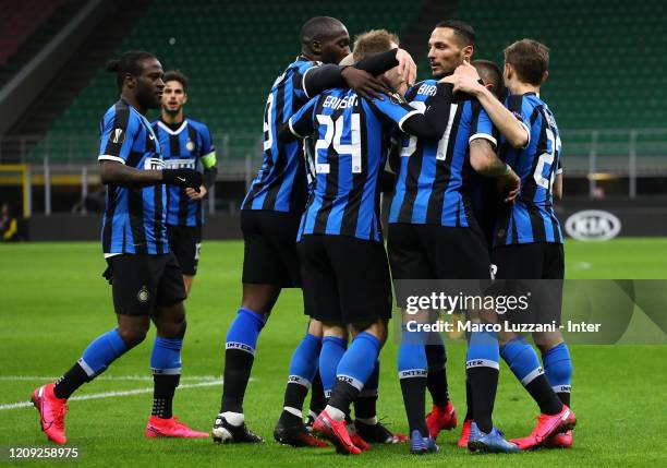 Cristiano Biraghi of FC Internazionale celebrates his goal with his team-mates during the UEFA Europa League round of 32 second leg match between FC...