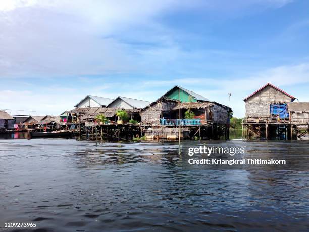 houses in tonlé sap lake, cambodia. - stilts stock pictures, royalty-free photos & images