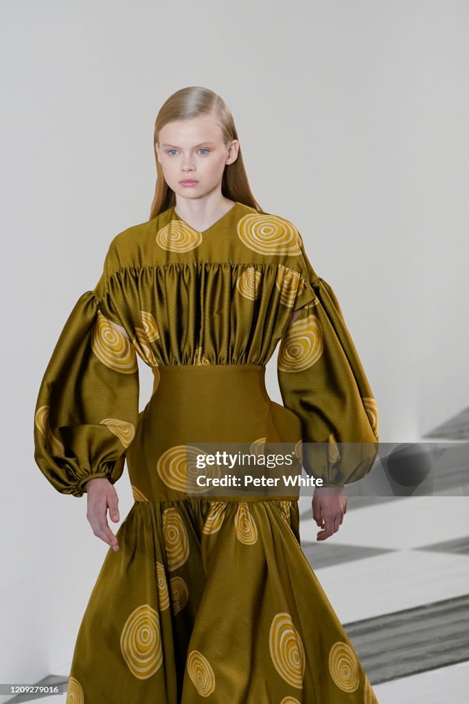 Loewe : Runway - Paris Fashion Week Womenswear Fall/Winter 2020/2021