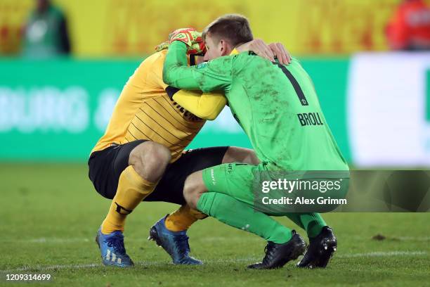 Team captain Florian Ballas and goalkeeper Kevin Broll of Dresden celebrate during the Second Bundesliga match between SSV Jahn Regensburg and SG...