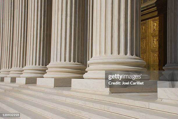 bronze door at us supreme court - usa:s högsta domstol bildbanksfoton och bilder