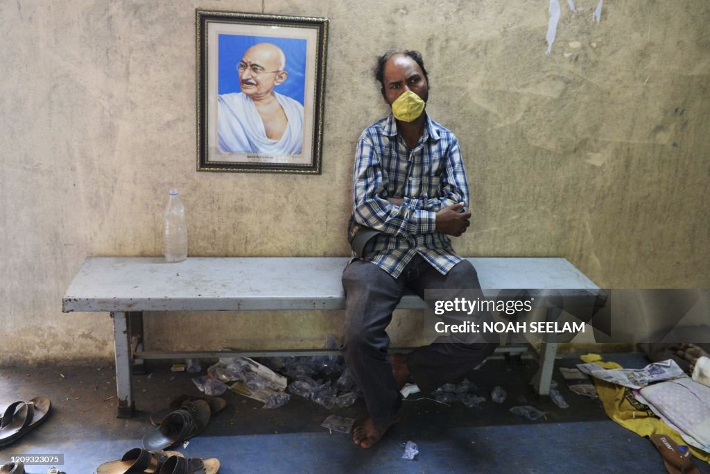 TOPSHOT-INDIA-HEALTH-VIRUS-POVERTY