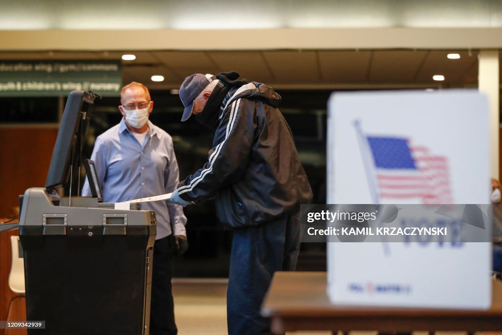 US-HEALTH-VIRUS-POLITICS-VOTE-WISCONSIN