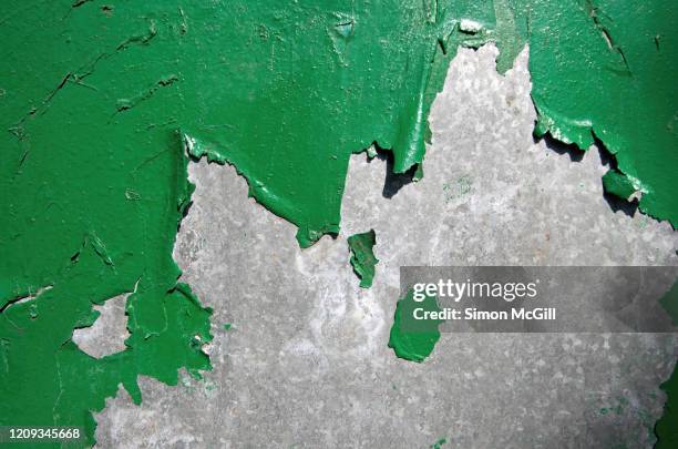 gloss green enamel paint blistering and peeling off a galvanised iron gate - chipping stock pictures, royalty-free photos & images