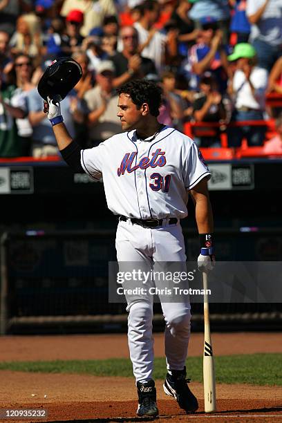 Mike Piazza catcher of the New York Mets acknowledges the fans following a standing ovation before his first at bat, in the 1st inning in possibly...