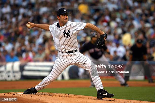 Mike Mussina of the New York Yankees pitche to the New York Mets at Yankee Stadium on June 30, 2006 in Bronx, New York.