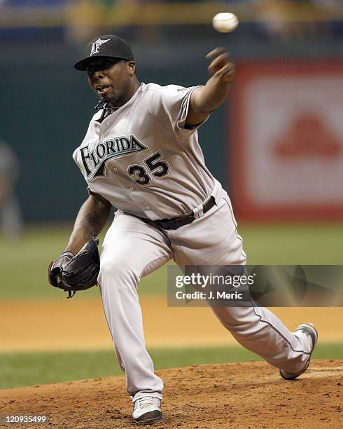 Florida starter Dontrelle Willis makes pitch in Saturday night's game against Tampa Bay at Tropicana Field on May 19, 2007 in St. Petersburg, Florida.