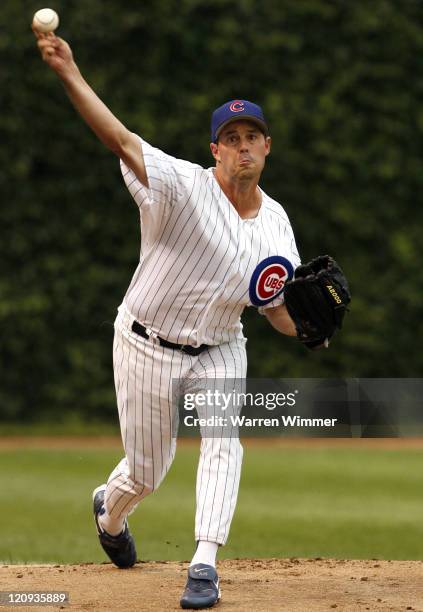 Chicago Cub pitcher, Greg Maddux, warming up in the left field bullpen at Wrigley Field, Chicago, Illinois, USA. July 19 the Houston Astros over the...