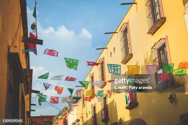beautiful alley in san miguel de allende, gto. with mexican decoration. september 2019 - leon mexico stock pictures, royalty-free photos & images