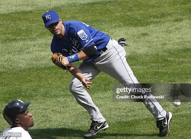 Kansas City Royals' 2nd Baseman, Mark Grudzielanek, tries to throw out Pablo Ozuna who dragged a bunt during their game against the Chicago White Sox...