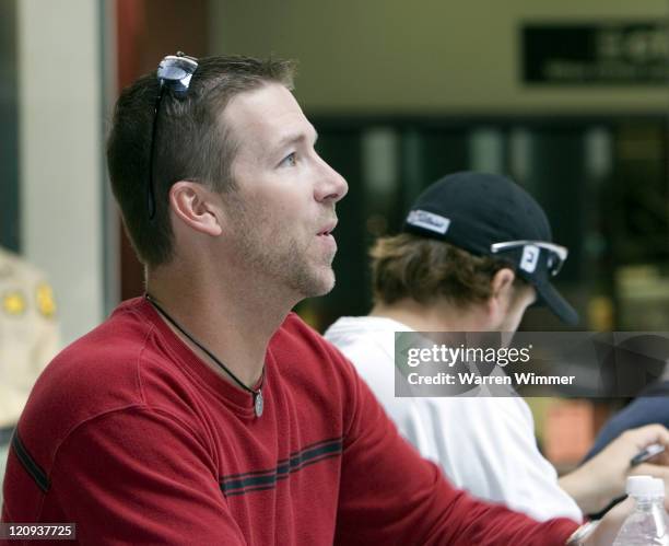 Chicago White Sox catcher, Chris Widger, signs autographs to support Organ Donation month, at the State of Illinois building, known as the James R....