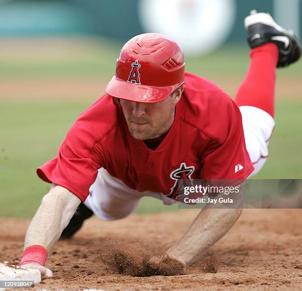 Angels OF Darin Erstad dives back to the 1st base bag in Cactus League action against the Cubs at Diablo Stadium in Tempe, AZ. On March 29, 2006.