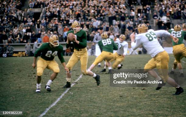 Quarterback Bob Williams of the Notre Dame varsity team drops back to pass during an alumni game against the Notre Dame alumni team on April 16, 1957...