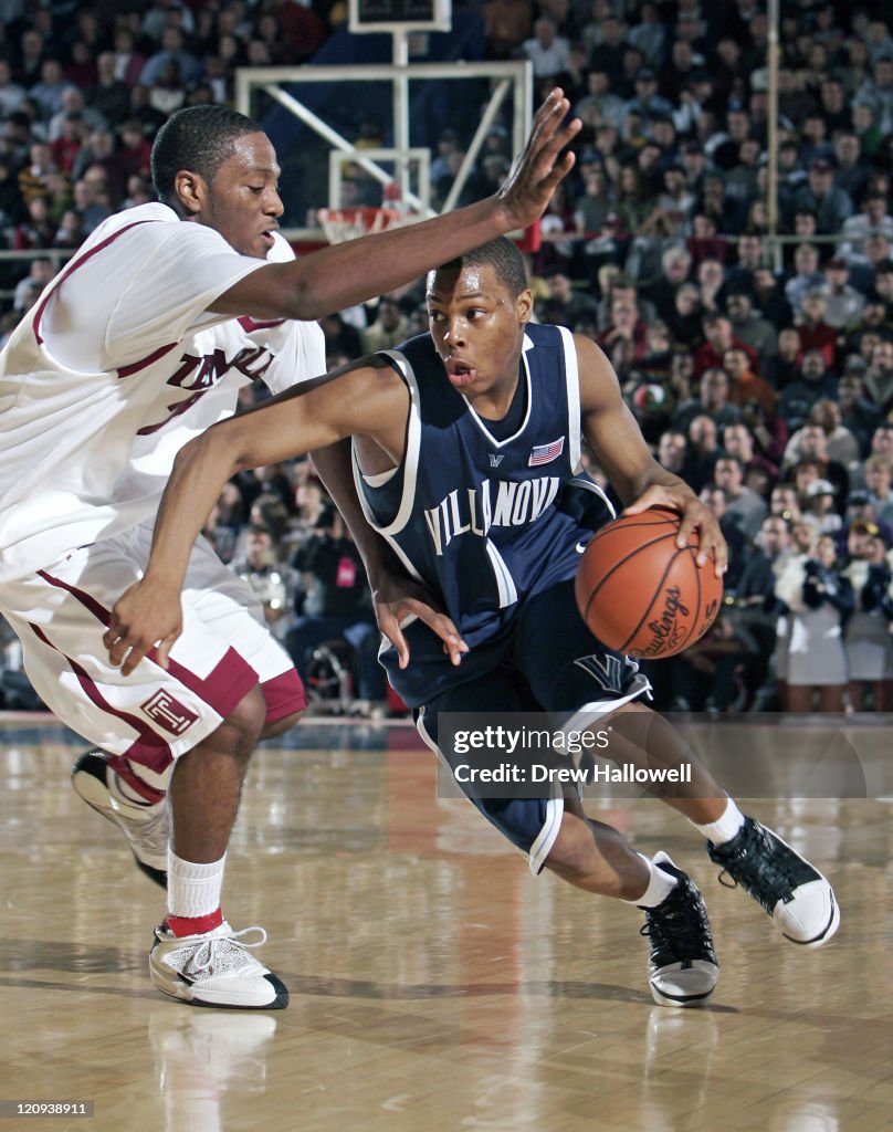 NCAA Men's Basketball - Villanova vs Temple - December 31, 2005