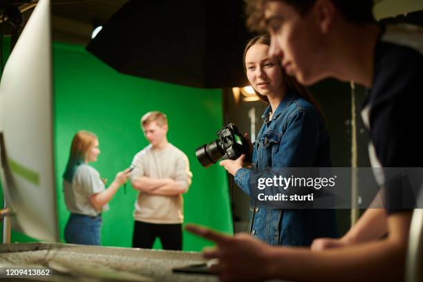 college photography class - film studio stock pictures, royalty-free photos & images