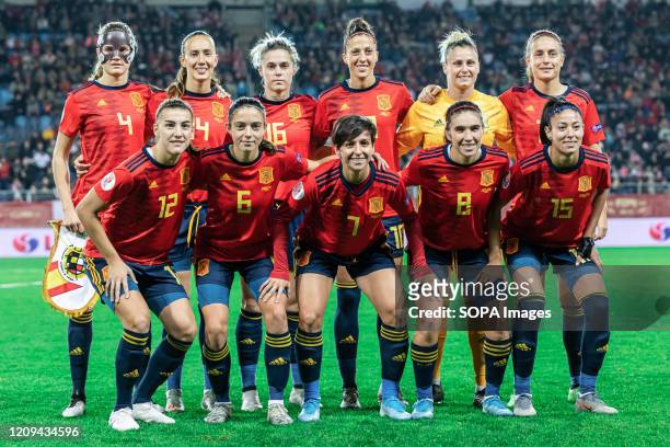 Spain women's national football team pose for a photo during the UEFA Women's EURO 2021 qualifying match between Poland and Spain at Arena Lublin...