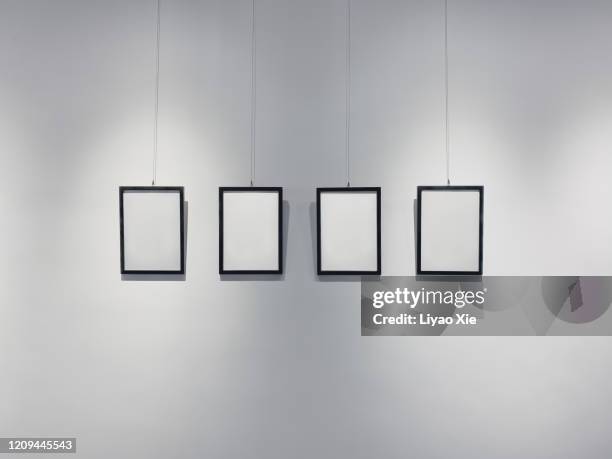 picture frames on the wall - exposition wall stockfoto's en -beelden