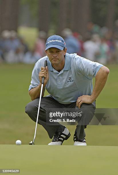Retief Goosen studies a putt during the final round of the 2005 U.S. Open Golf Championship at Pinehurst Resort course 2 in Pinehurst, North Carolina...