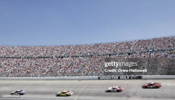 Mbna Racing Cars take a turn during the Nascar Nextel Cup Series MBNA RacePoints ...