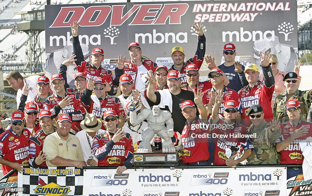 Mbna Racing Greg Biffle and crew after winning the Nascar Nextel Cup Series MBNA ...