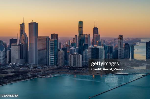 chicago cityscape von oben - lake shore drive chicago stock-fotos und bilder