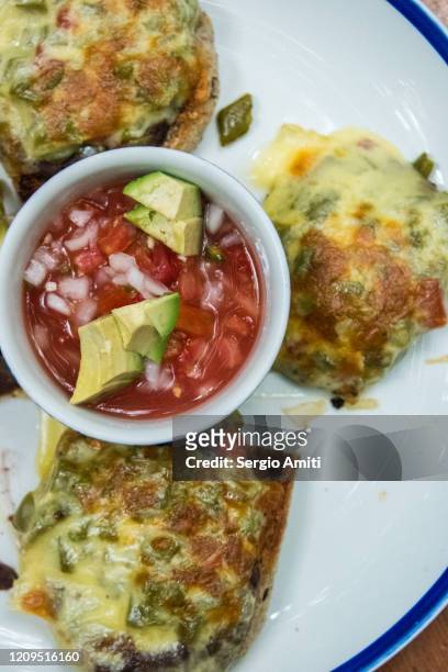mexican molletes - yucatán schiereiland stockfoto's en -beelden
