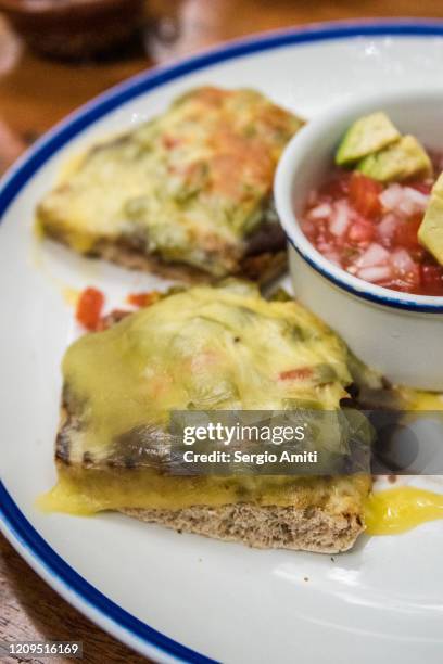 mexican molletes - yucatán schiereiland stockfoto's en -beelden