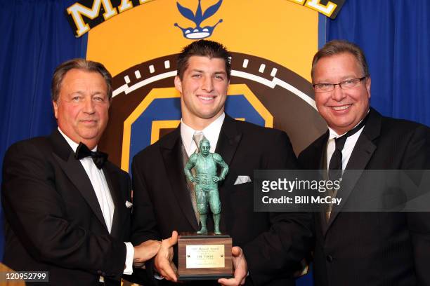 Tim Tebow from the University of Florida,winner of the 71st Annual Maxwell Award for College player of the year, with Carl Peterson, Kansas City...